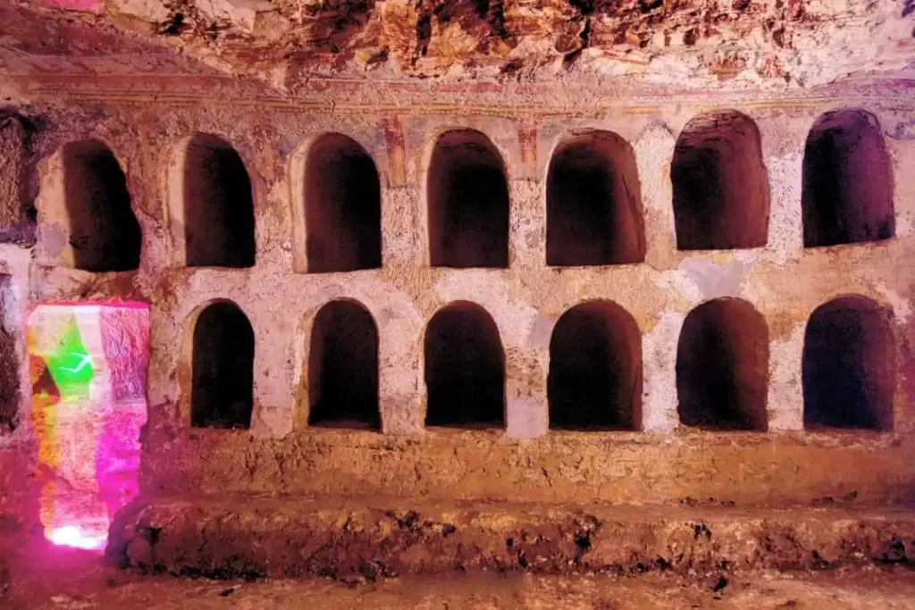 Home 168 المقابر الحجرية في قويلبة